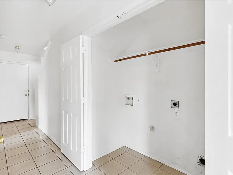 7938 Chatham Springs Ln — Photo 11