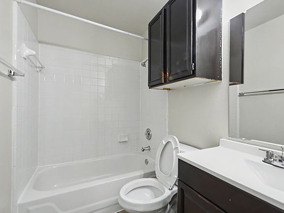 3rd image of 1604 Windward Dr #C