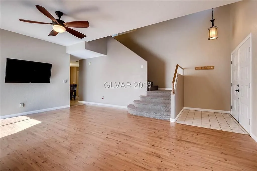 4 bed, 2.5 bath, 2134 sqft, $2,290 — Photo 2