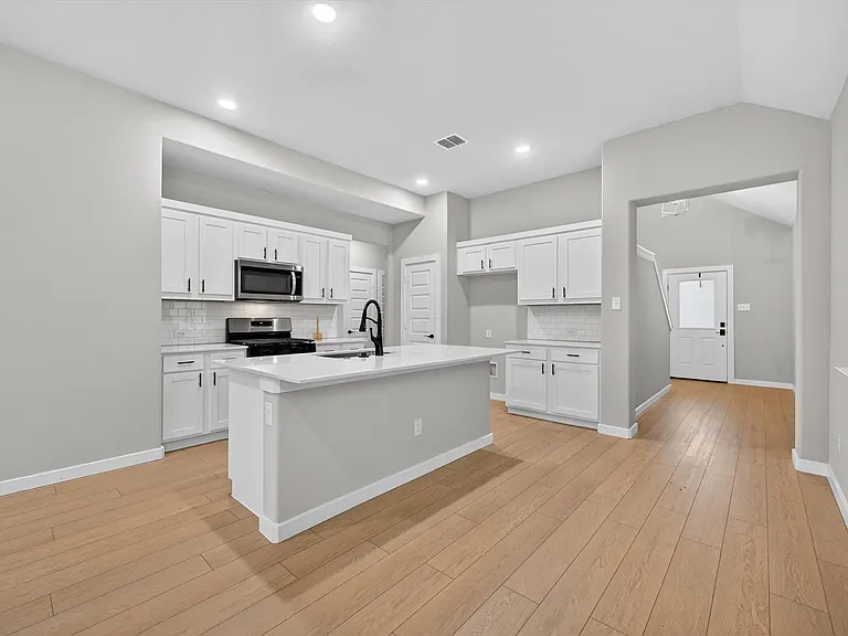 222 Goosewood Dr — Photo 2