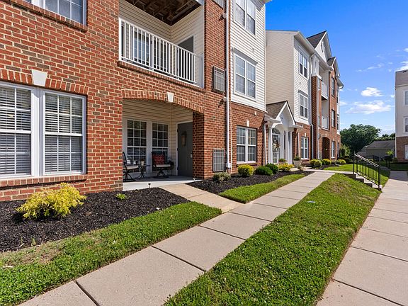 3rd image of 1120 Spalding Dr Unit 13