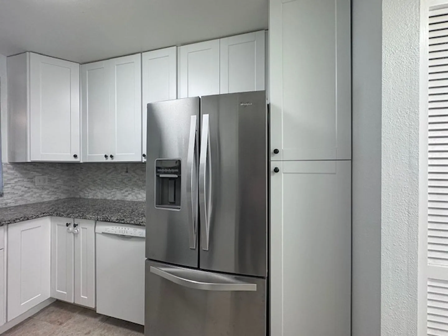 Beautiful Condo Near Shoreline & Downtown. — Photo 3
