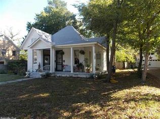 934 Center St, Conway, AR 72034