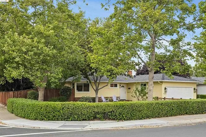 1231 Coventry Rd — Photo 3