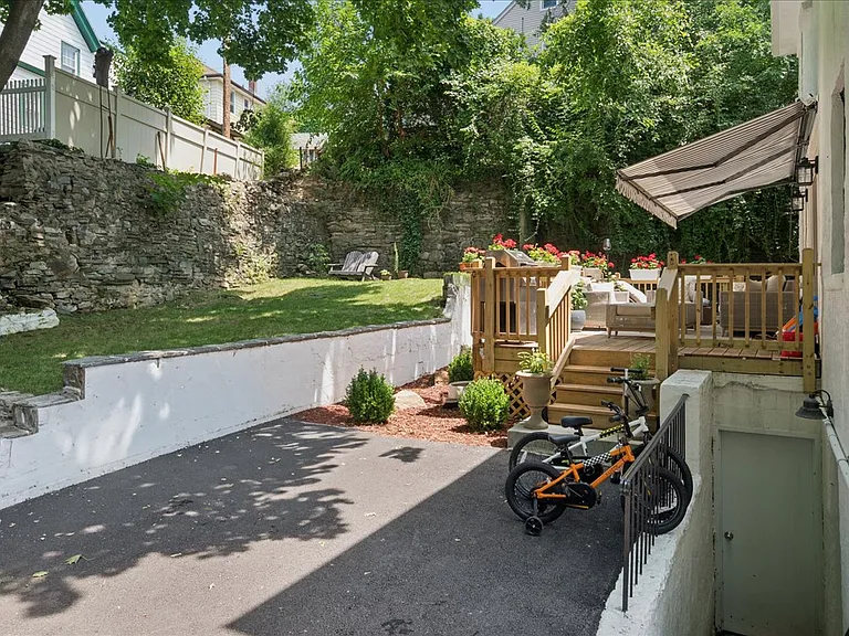 25 Van Duzen Pl #1 — Photo 23