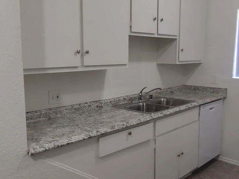 6710 Woodley Ave — Photo 5