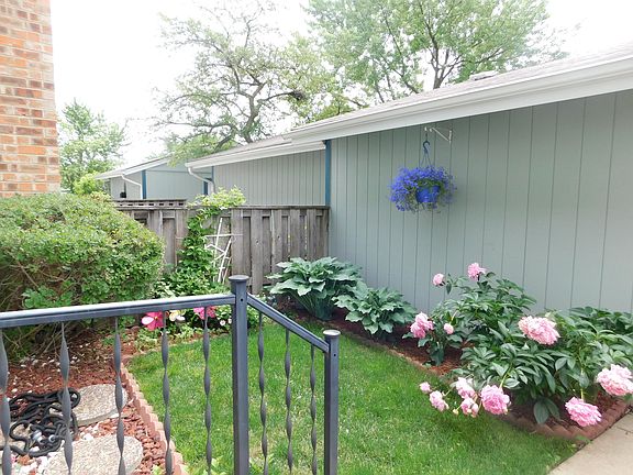 3rd image of 229 Oakwood Ln