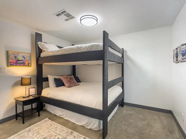 E Palm Ln — Photo 10