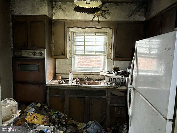 3rd image of 4506 Aubrey Ave