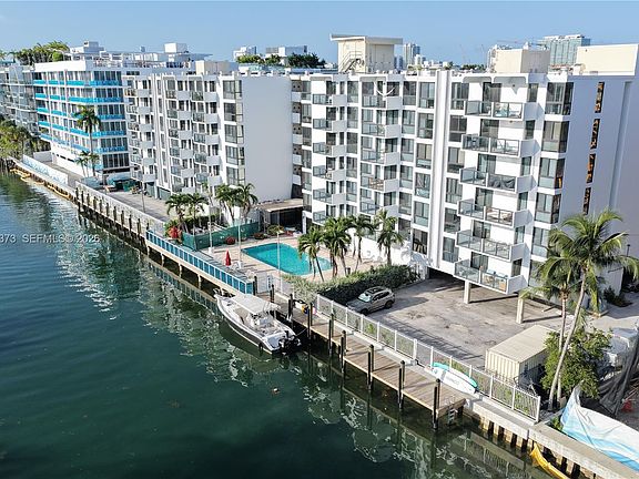 3rd image of 9800 W Bay Harbor Dr APT 503