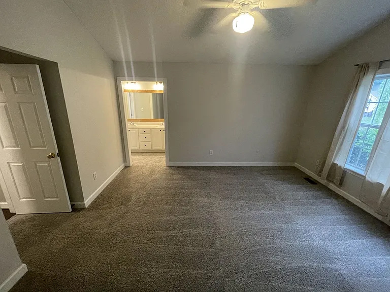 221 Alberbury Commons Ct — Photo 10