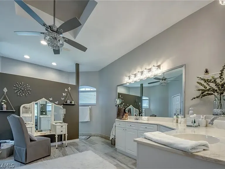 2409 SW 39th St — Photo 26