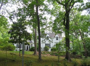 300 Glandon Dr, Chapel Hill, NC 27514