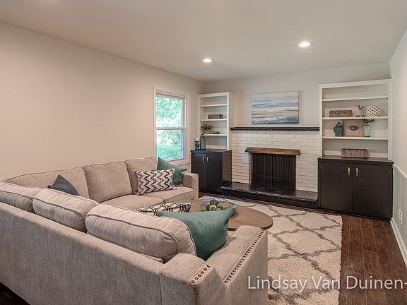 3rd image of 2061 Highbluff Dr NE