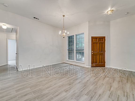 5th image of 4421 Crystal Ln