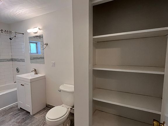 5th image of 193 Strathmore Rd APT 1