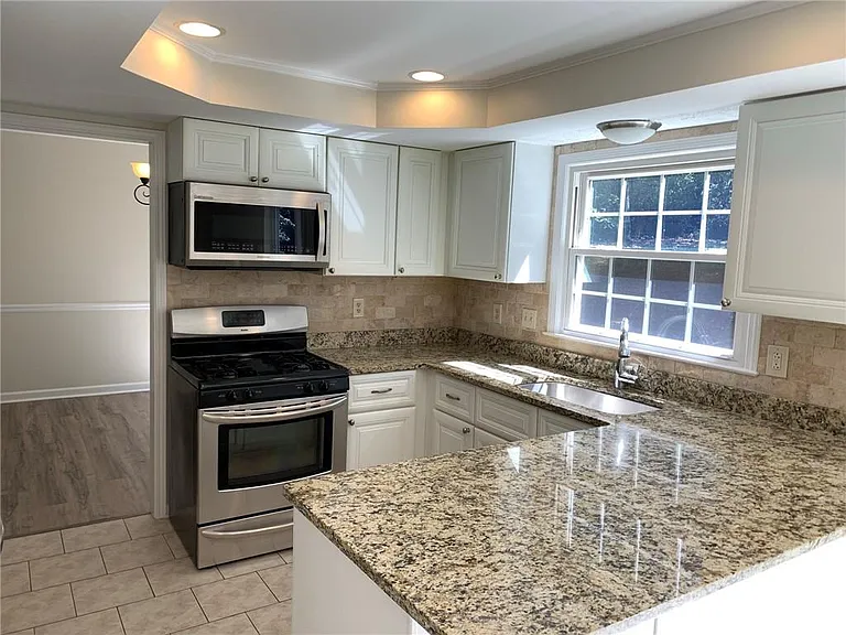 4536 Woodlawn Lake Dr — Photo 10