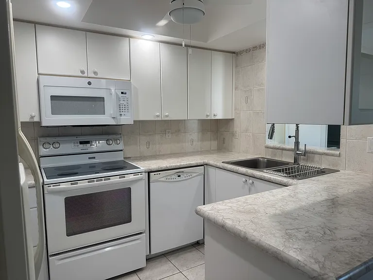 4158 Tamiami Trl — Photo 5