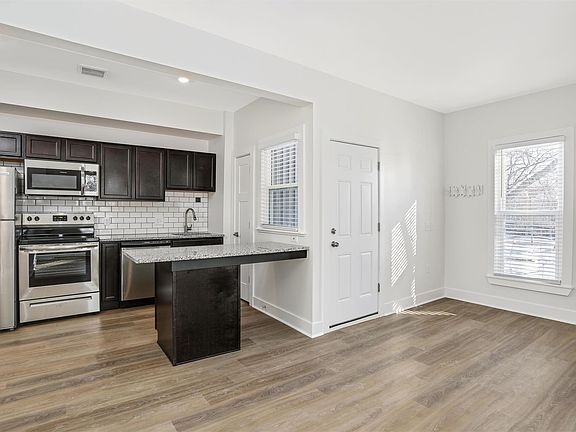 3rd image of 89 W Philadelphia St #7