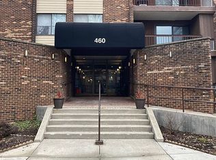 460 Raintree Ct UNIT 2A, Glen Ellyn, IL 60137