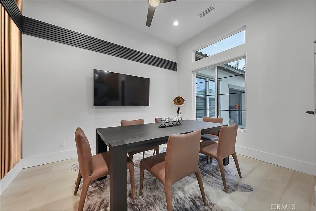 4 bed, 4.5 bath, 3908 sqft, $9,000 — Photo 3
