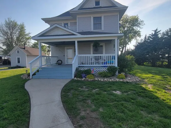 2277 Jackrabbit Rd, Hiawatha, KS 66434