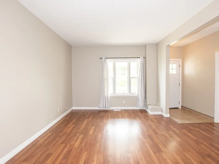 203 Niagara St — Photo 6