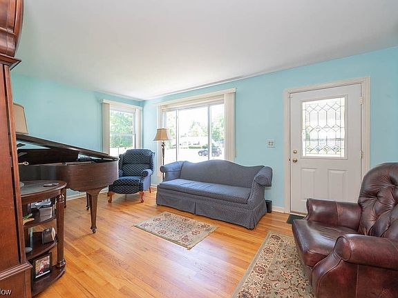 4th image of 330 Wildwood Dr