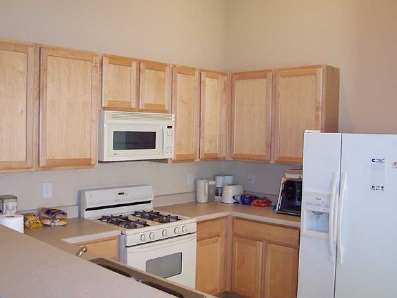 Open Kitchen w/ Lots of Cabinets