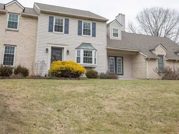 4925 Country Top Trl, Bethlehem, PA 18020