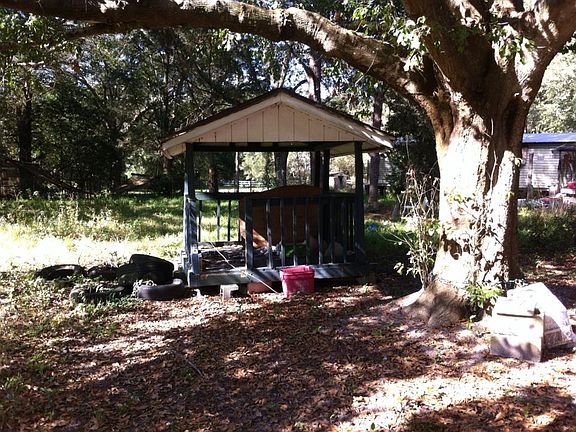 Gazebo-type structure