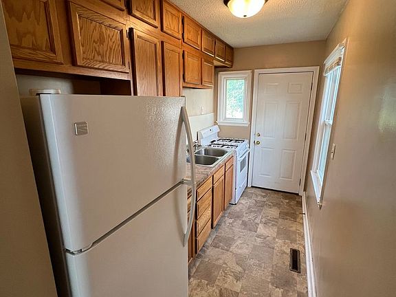 5th image of 115 W Spruce St APT 1