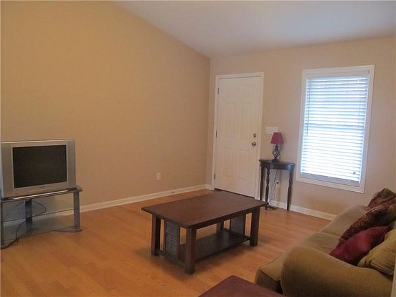 4th image of 311 Camellia Dr