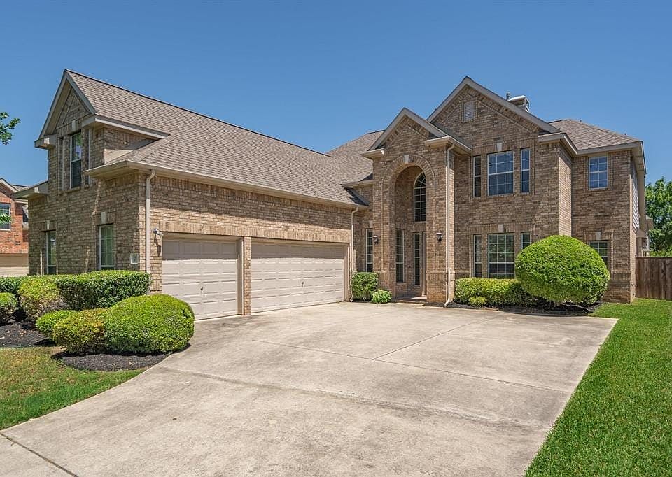 1st image of 706 Live Oak Ln