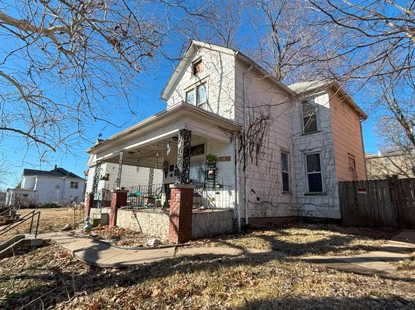 910 S 15th St, Saint Joseph, MO 64503