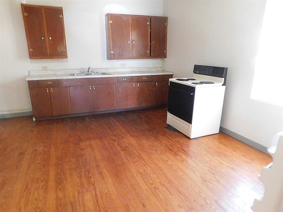 3rd image of 3120 Flores Ave