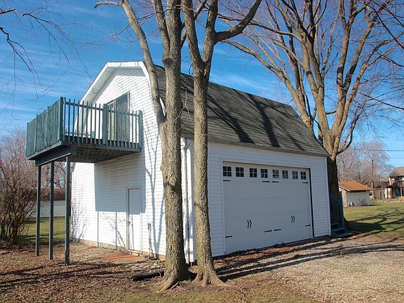 4th image of 901 E Lakeshore Dr