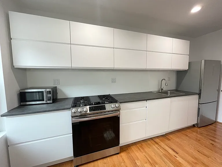 64 Queensberry St #222 — Photo 4
