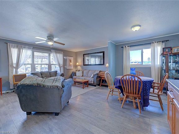 4th image of 28 Harriett St