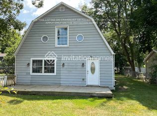 911 Paul St, McHenry, IL 60051