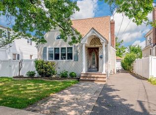 1879 Charles St, Merrick, NY 11566