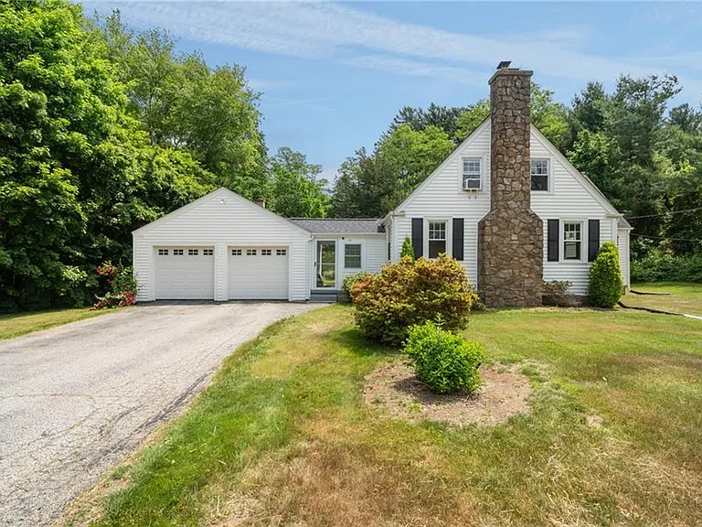 2340 S County Trl — Photo 2
