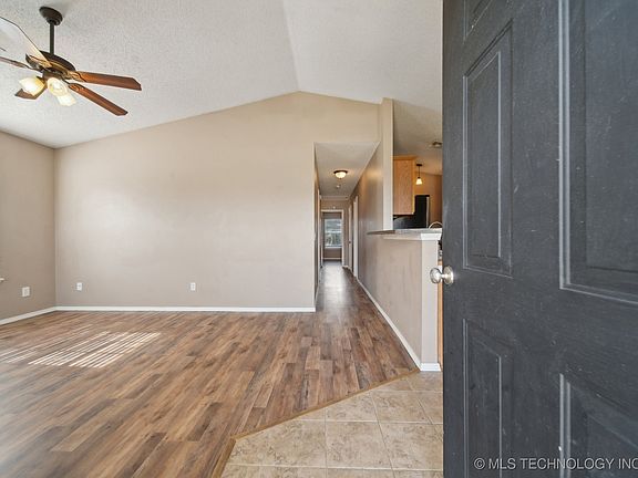 5th image of 1115 W 23rd St