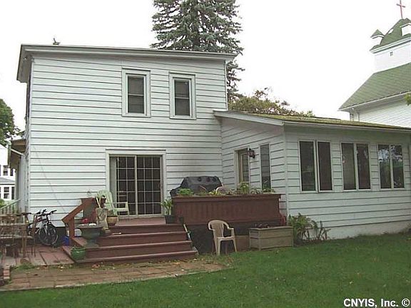 3rd image of 6 Onondaga Ct
