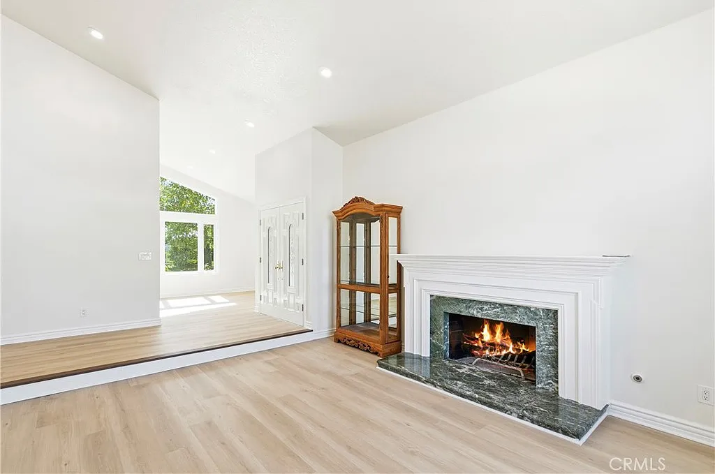 5 bed, 3.5 bath, 2605 sqft, $6,495 — Photo 4