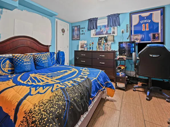 1026 East 2nd Street image 8 of 32