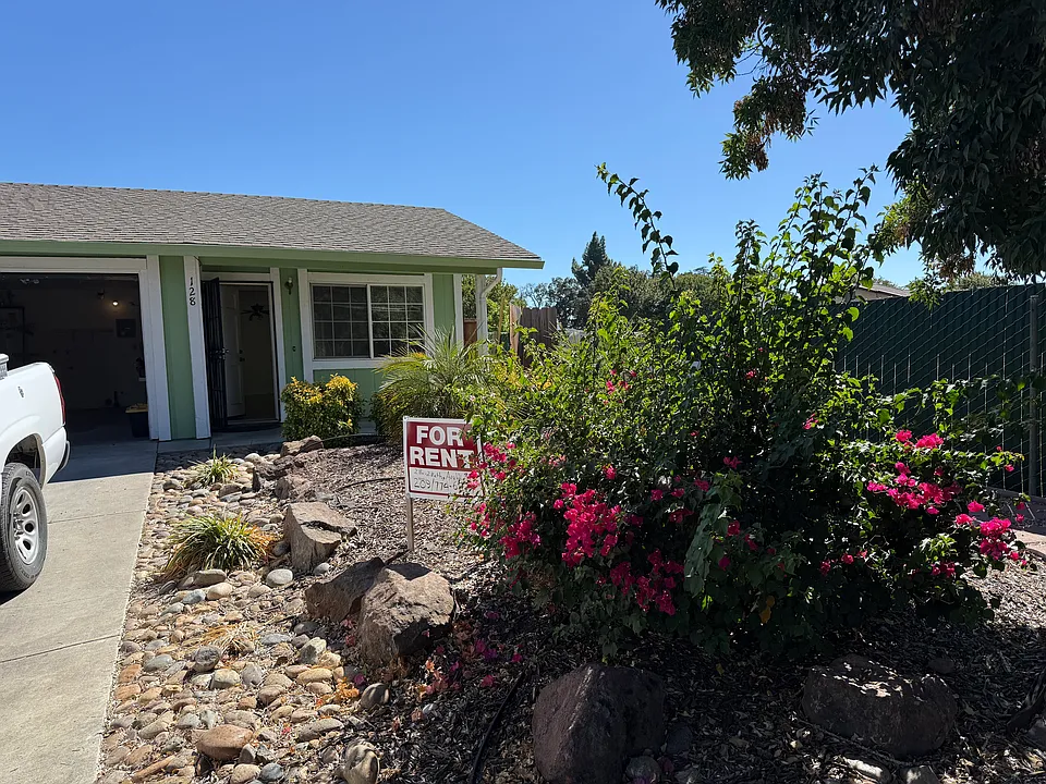 128 Normandy Ct