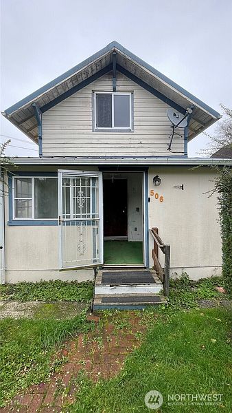 3rd image of 506 W Huntley Street