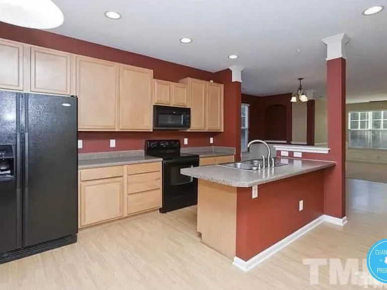 8821 Camden Park Dr #1 — Photo 2