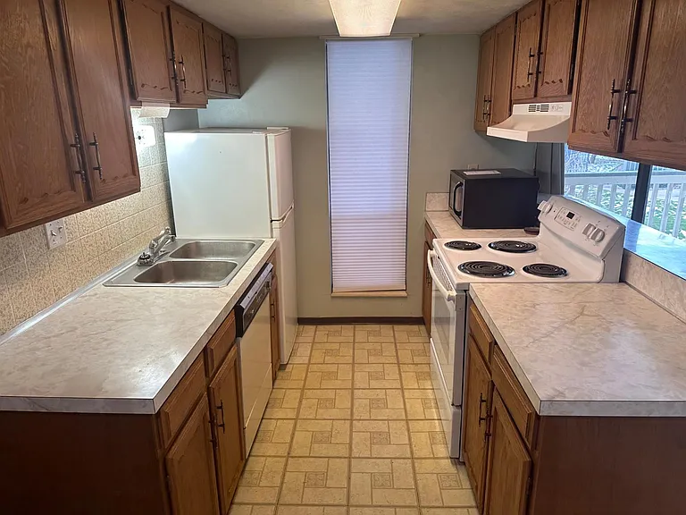 645 Manhattan Pl #207 — Photo 3